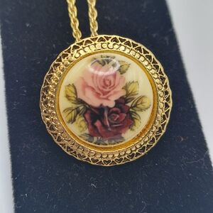 MI Painted Rose Vtg Cameo Pendant/Brooch Necklace 17", VGC.